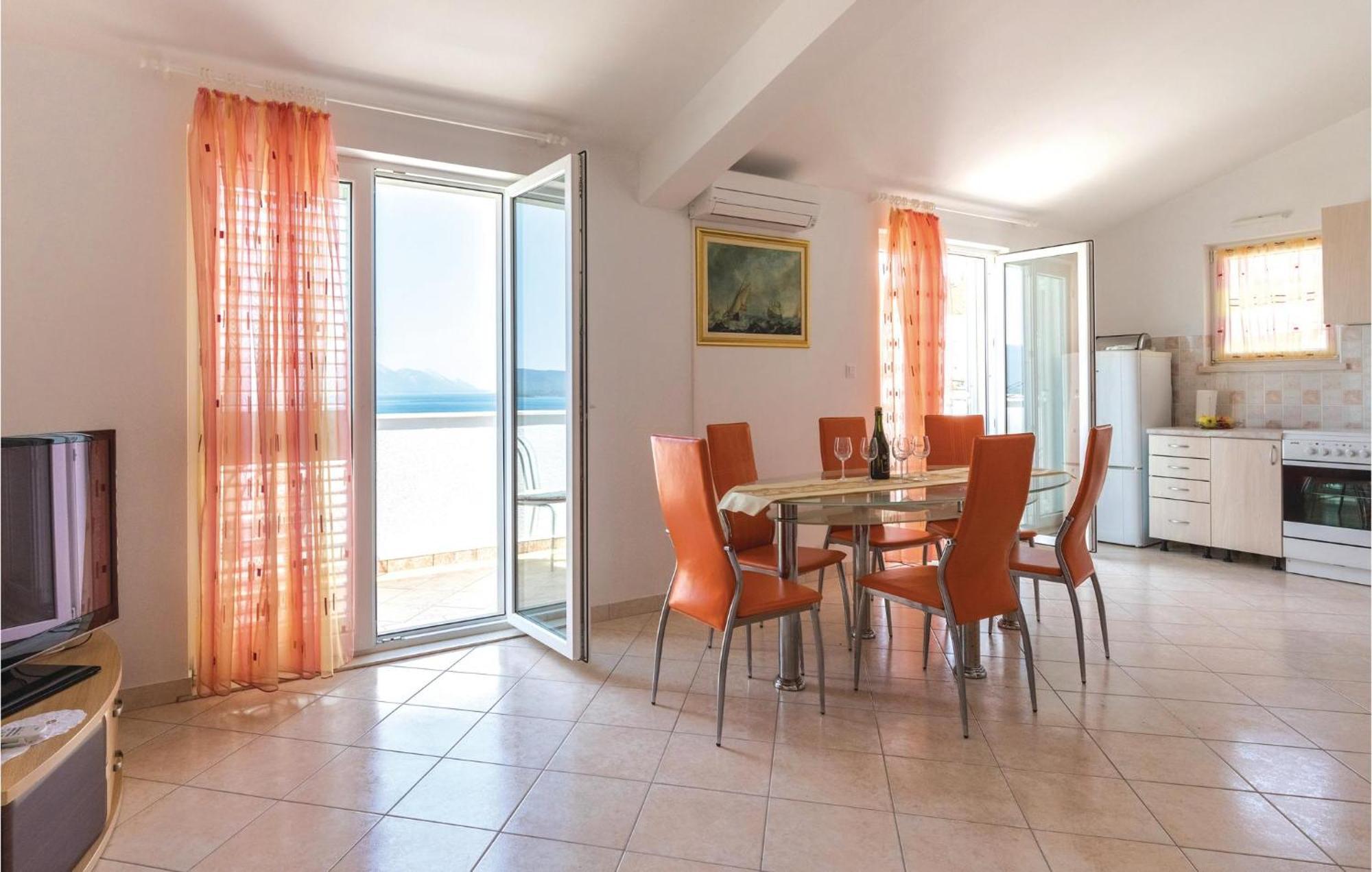2 Bedroom Lovely Apartment In Komarna Klek Exterior foto